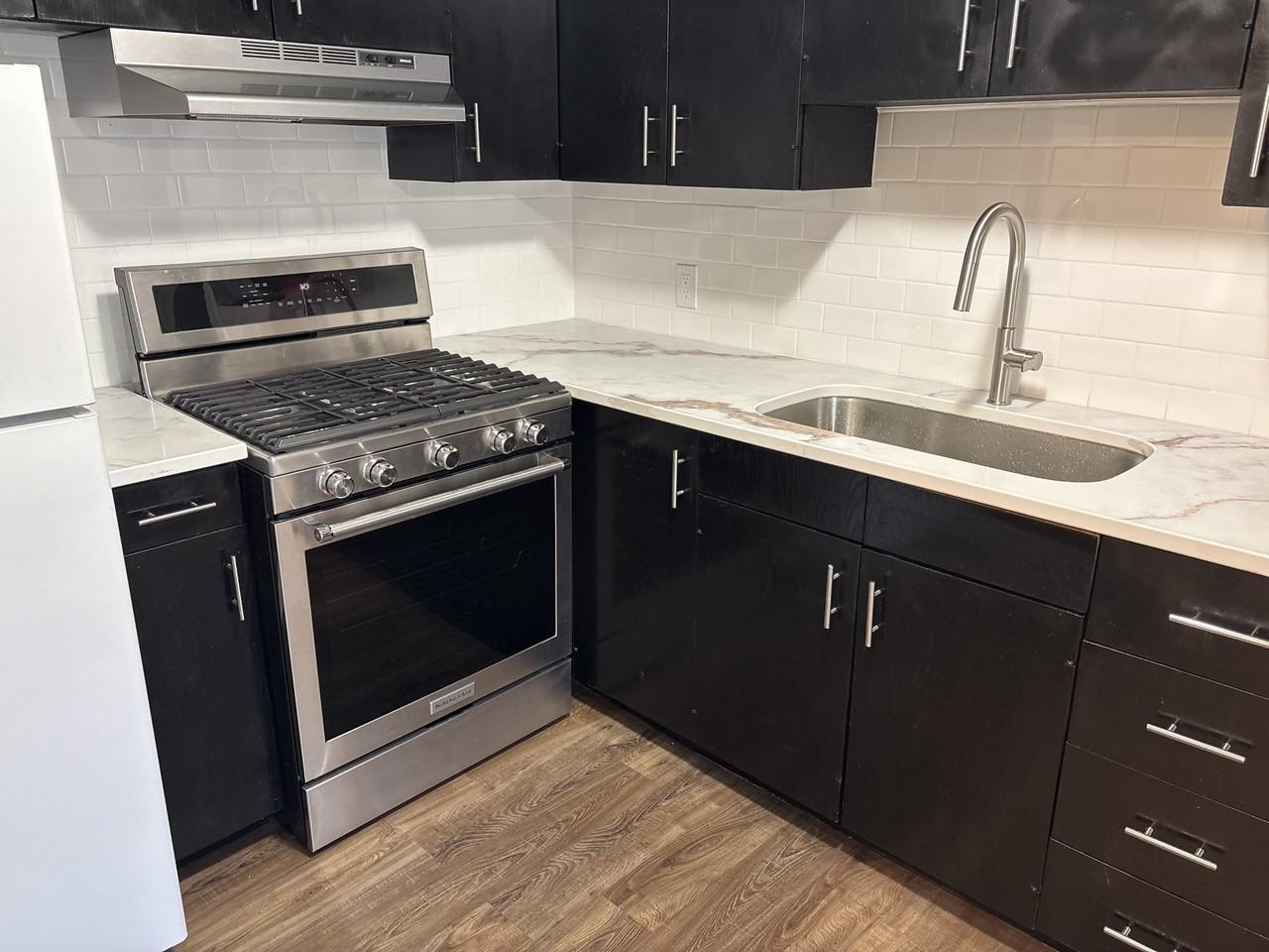 750 Es, #766 - Photo 2 of 14