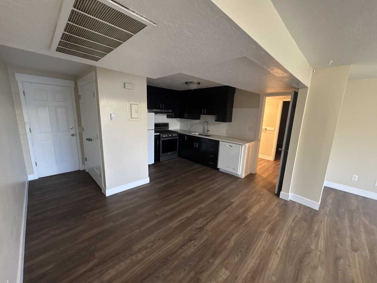 750 Es, #766 - Photo 3 of 14