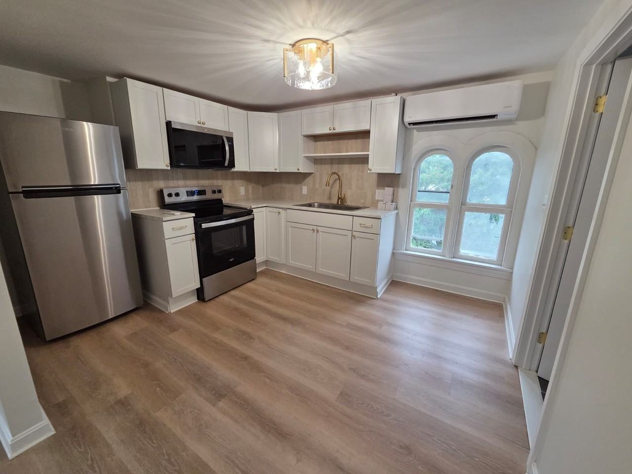 207 Cohannet St #3L - Photo 2 of 9