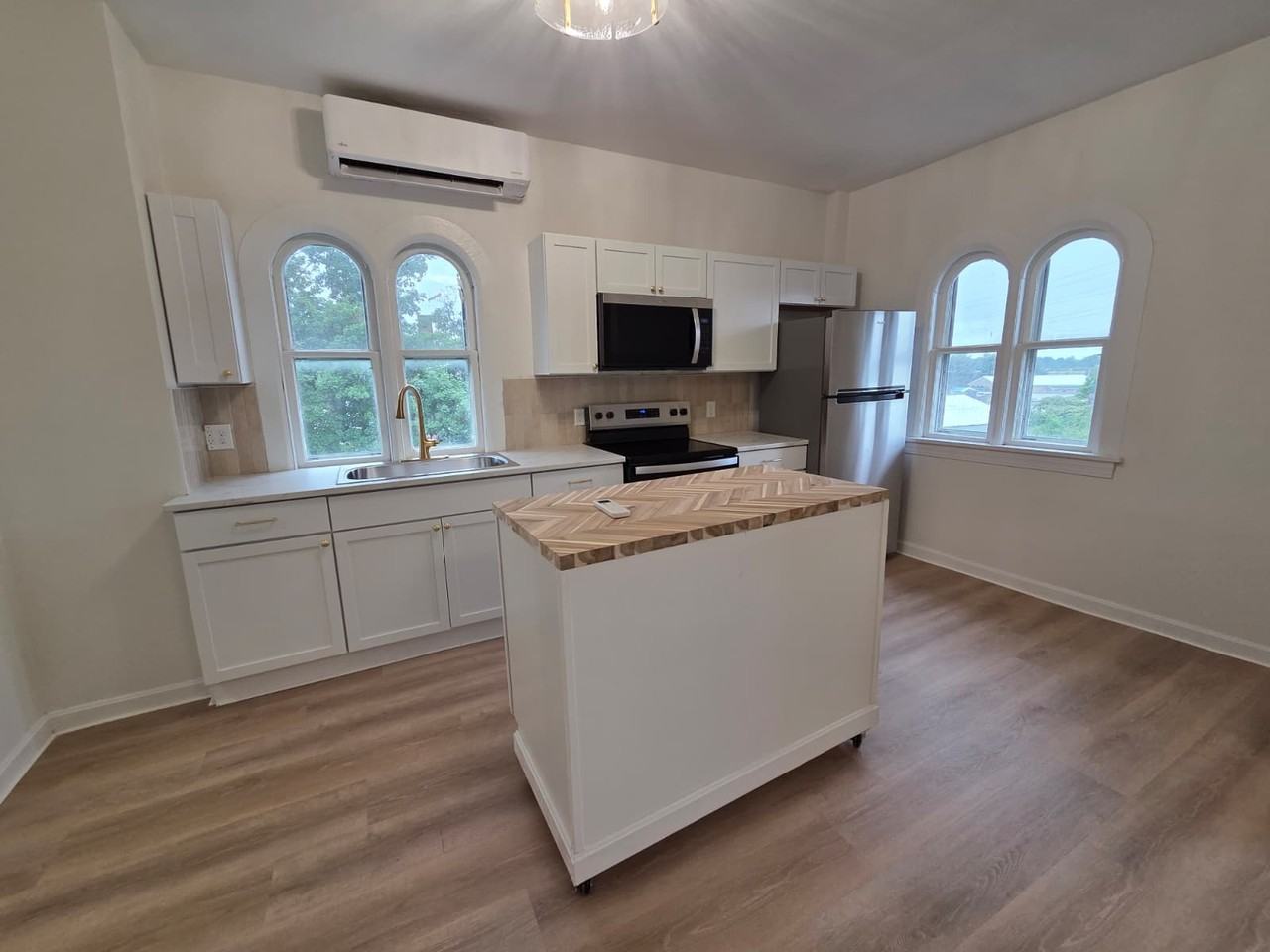 207 Cohannet St #3R - Photo 2 of 7