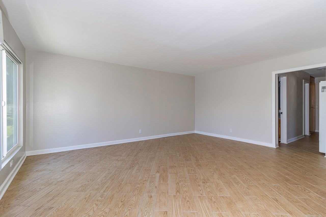 4040 Badillo Cir #61 - Photo 5 of 18