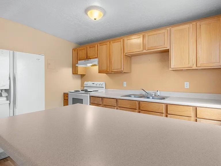 509 E 12th St - Photo 6 of 8