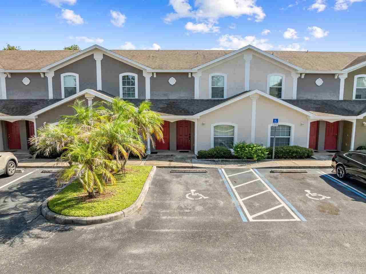 239 Royal Palm Dr - Photo 2 of 16