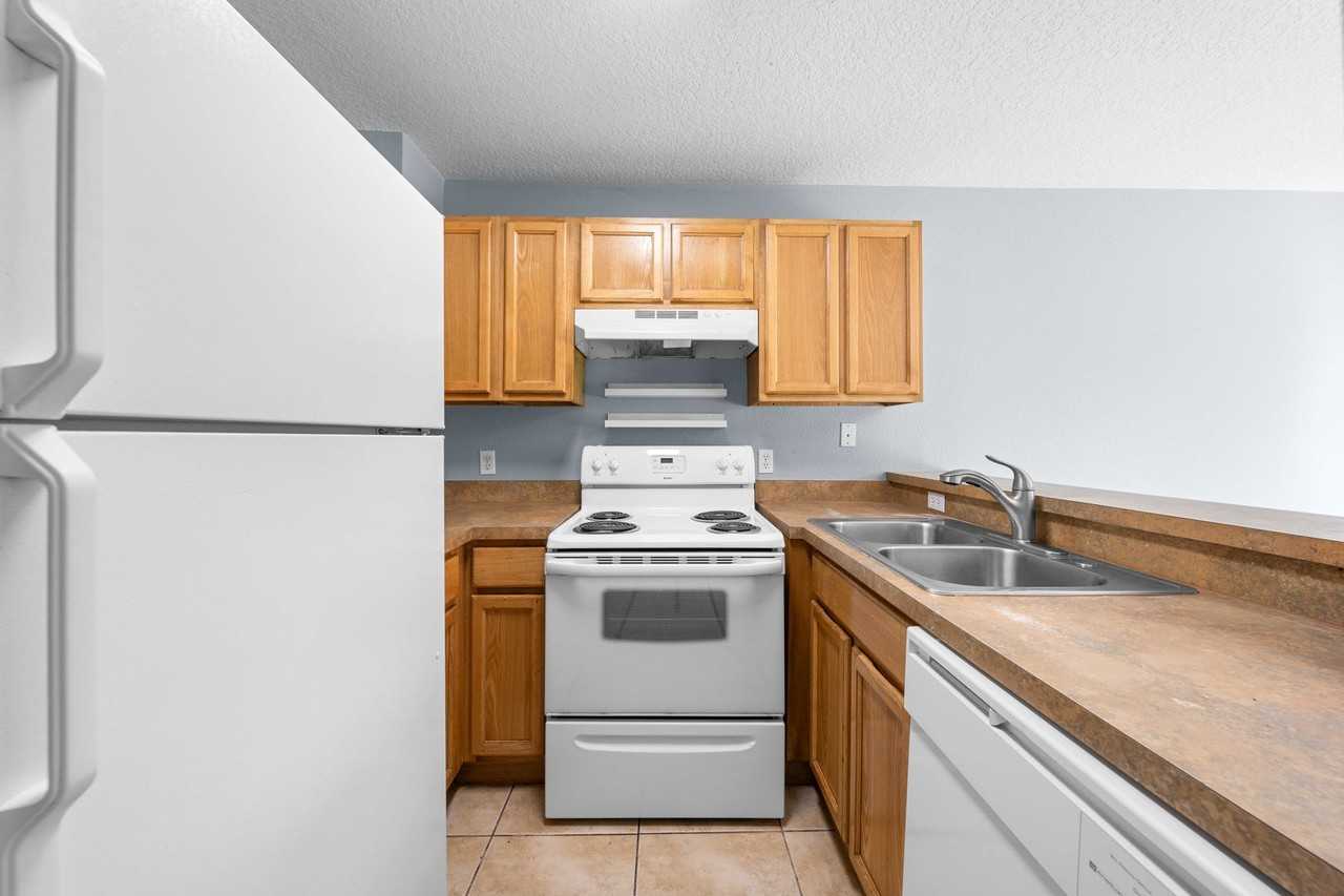 239 Royal Palm Dr - Photo 5 of 16