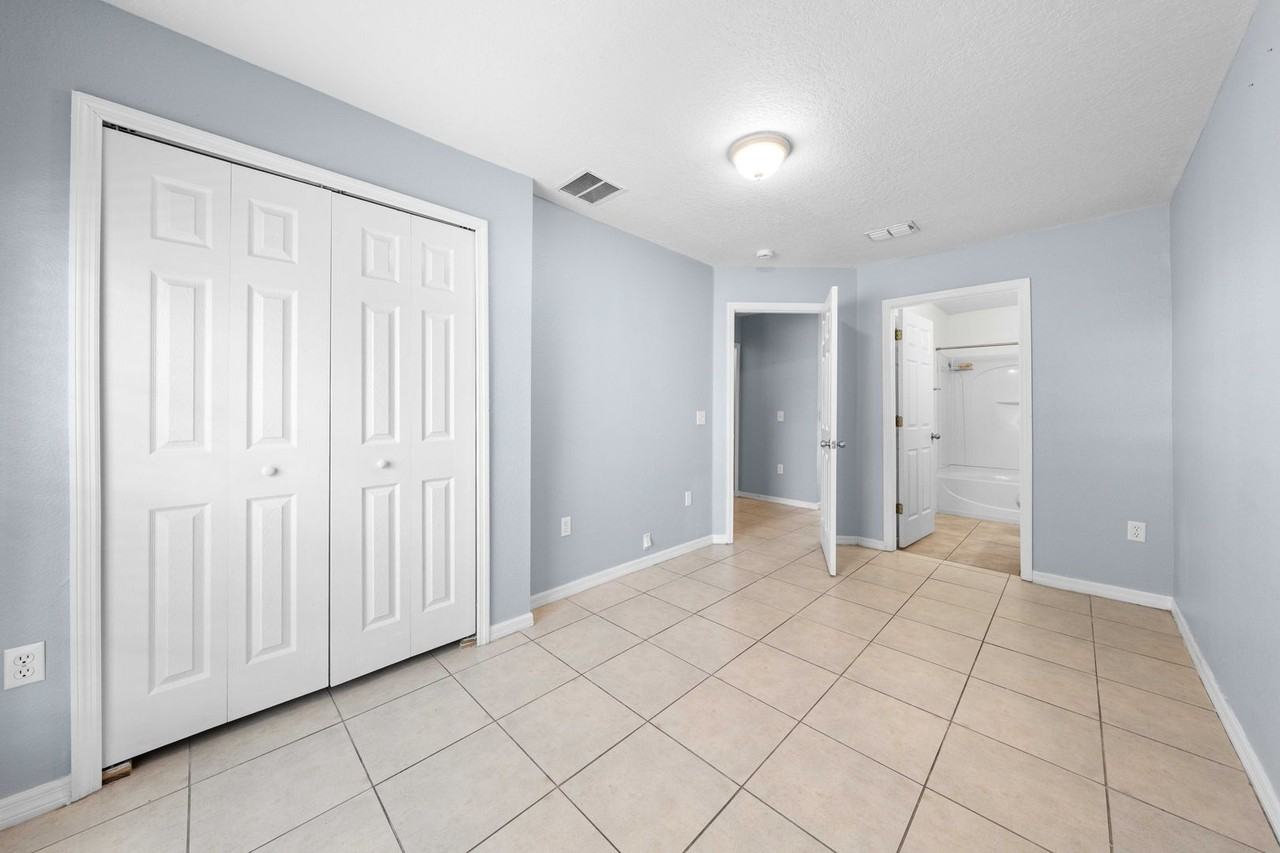 239 Royal Palm Dr - Photo 7 of 16