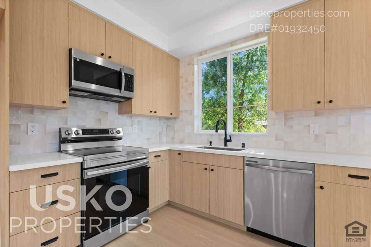 4401 El Camino Ave - Photo 2 of 9