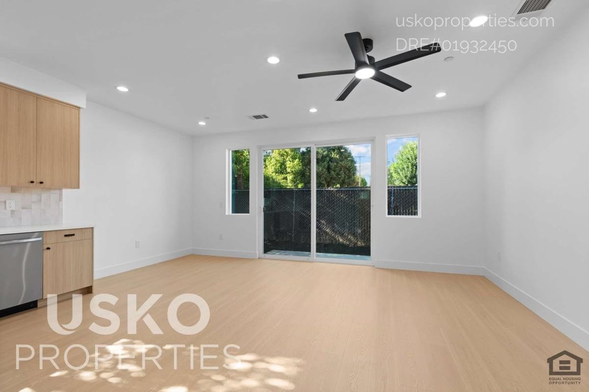 4401 El Camino Ave - Photo 3 of 9