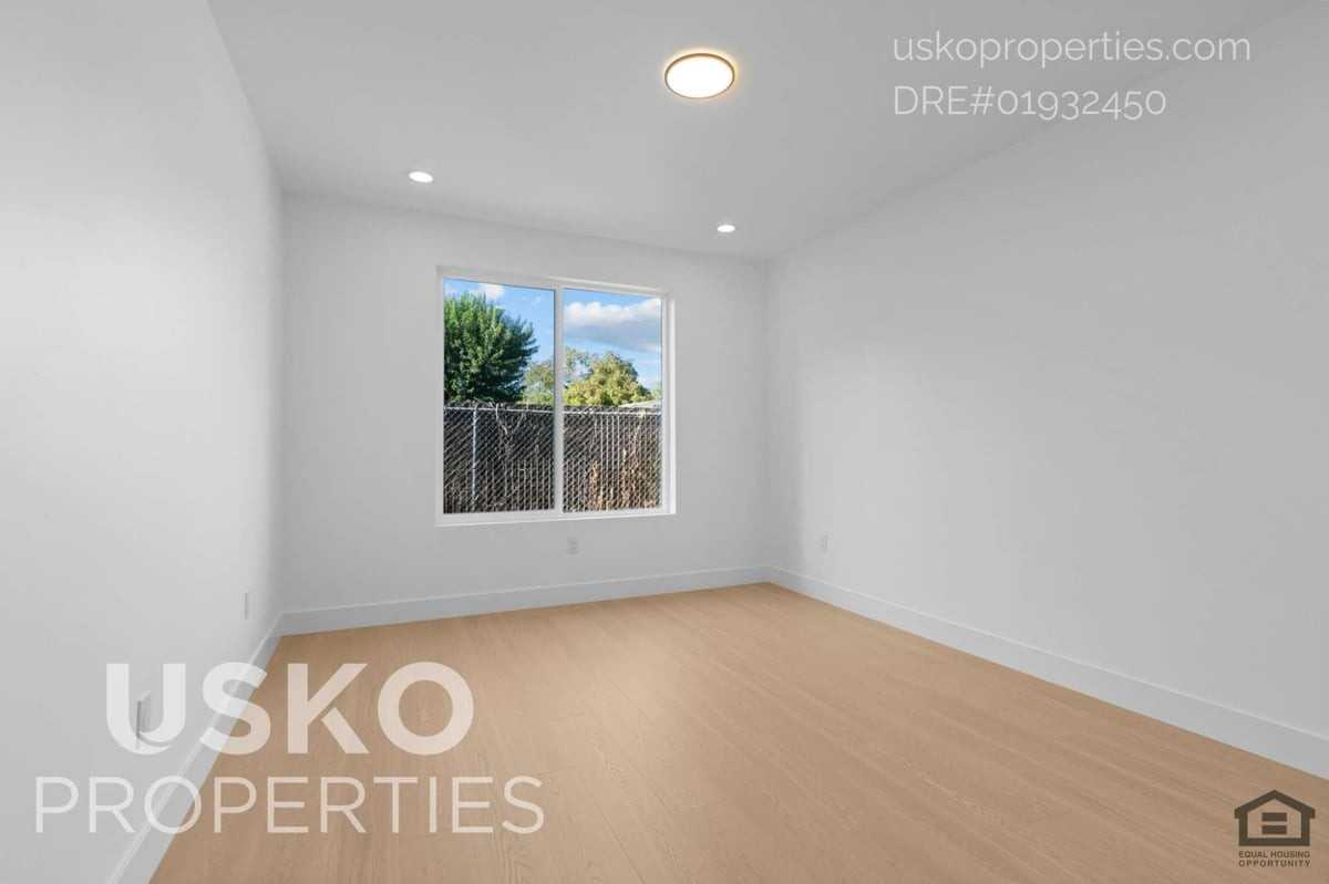 4401 El Camino Ave - Photo 4 of 9