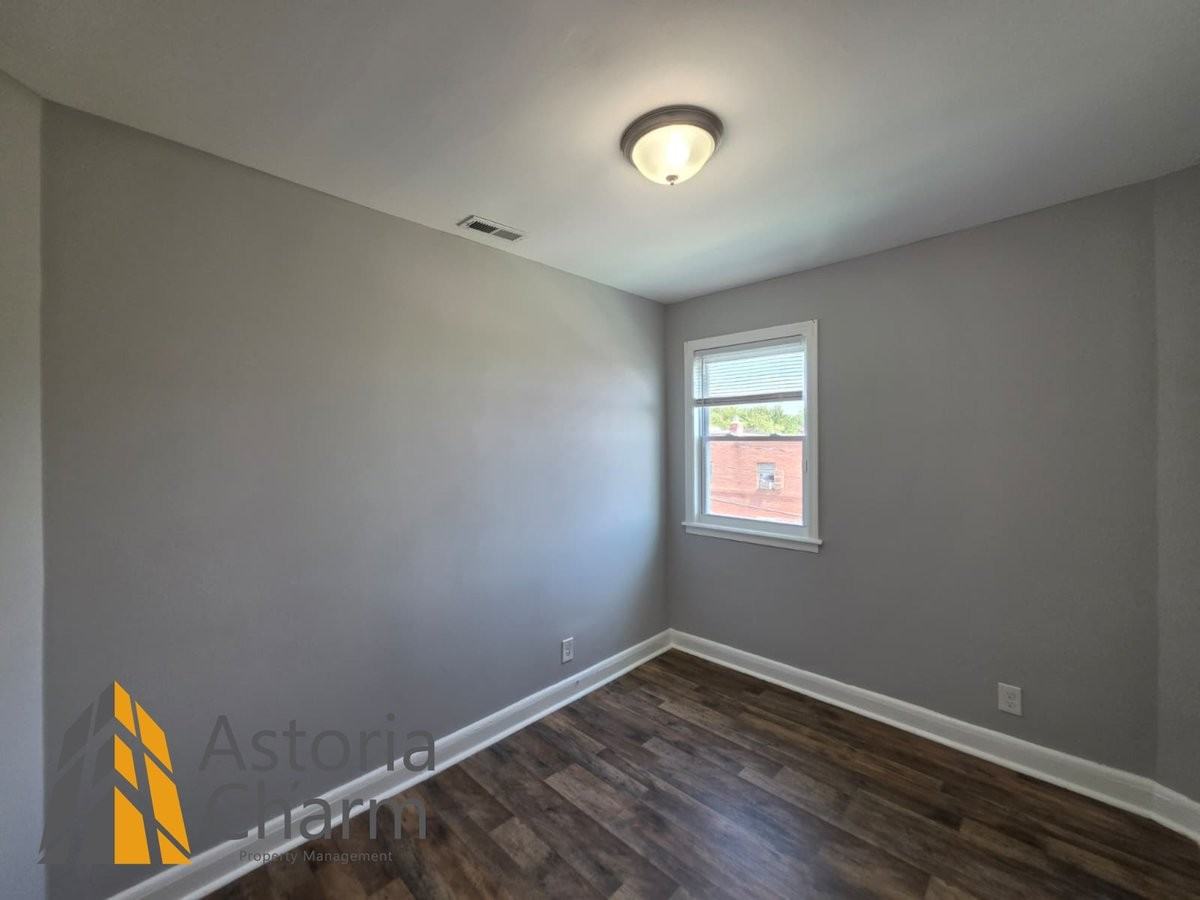 1015 Lyndhurst St - Photo 5 of 43