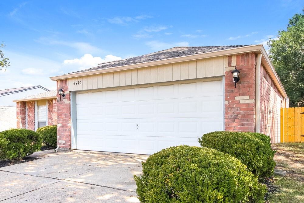 6210 Roseridge Ln - Photo 4 of 16