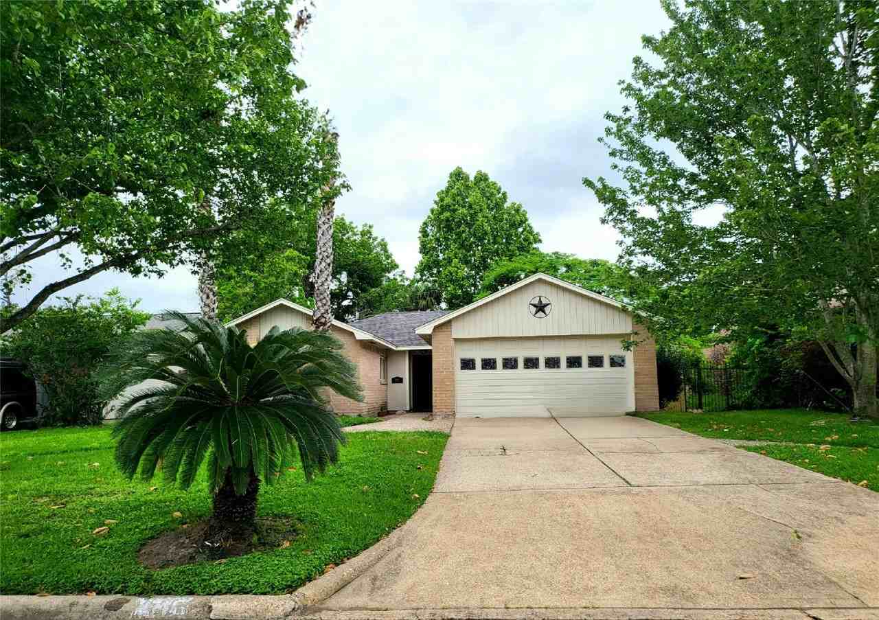 2711 S Brompton Dr