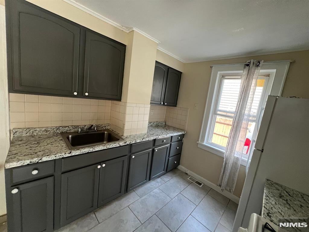 121 Washington Ave - Photo 3 of 8