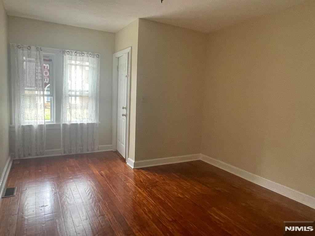 121 Washington Ave - Photo 6 of 8