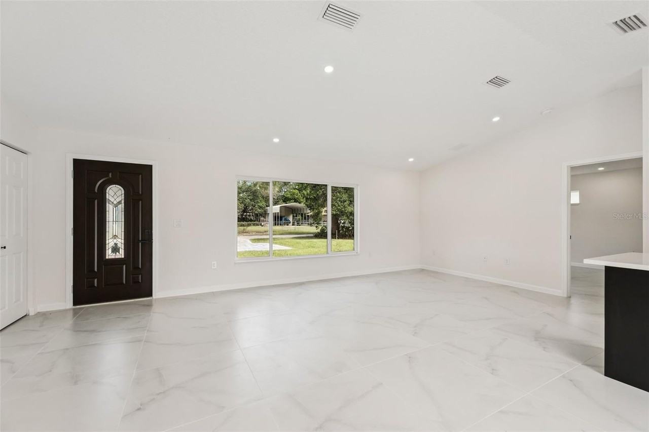 2544 N Arrowhead Rd - Photo 6 of 27