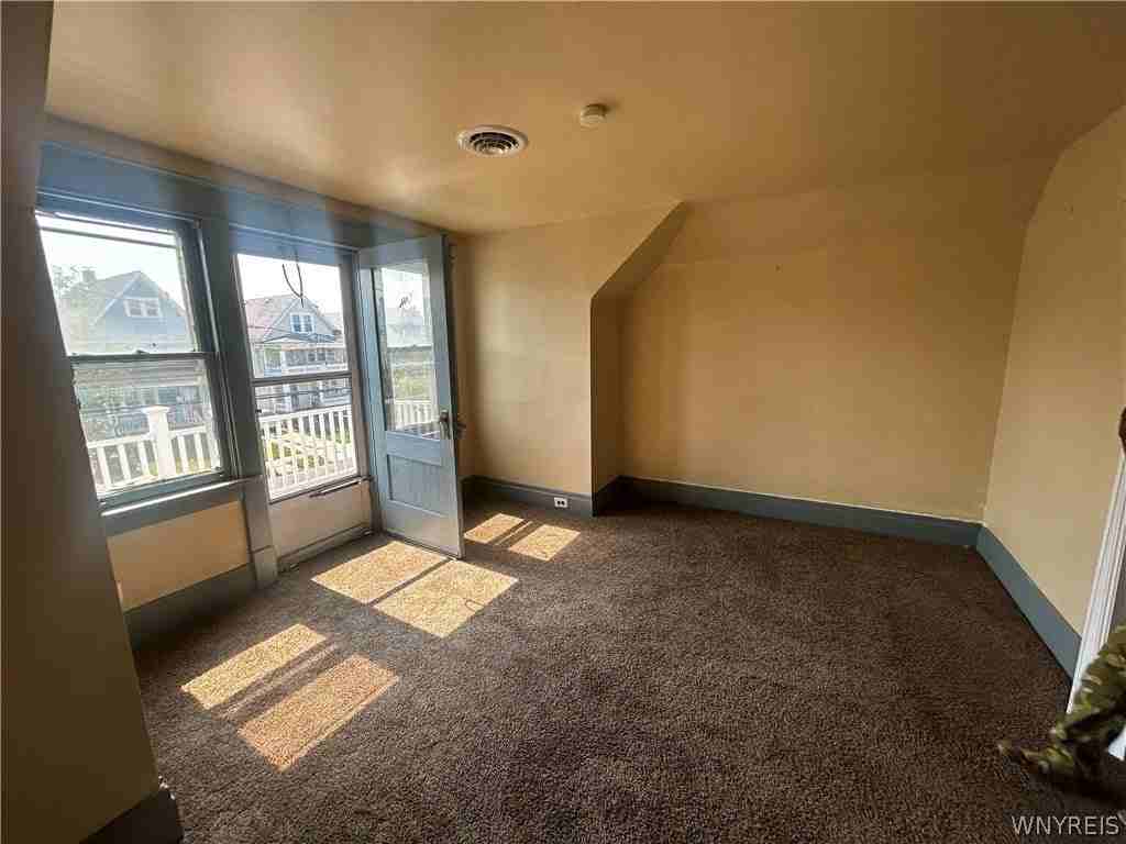 142 Roesch Ave - Photo 4 of 13