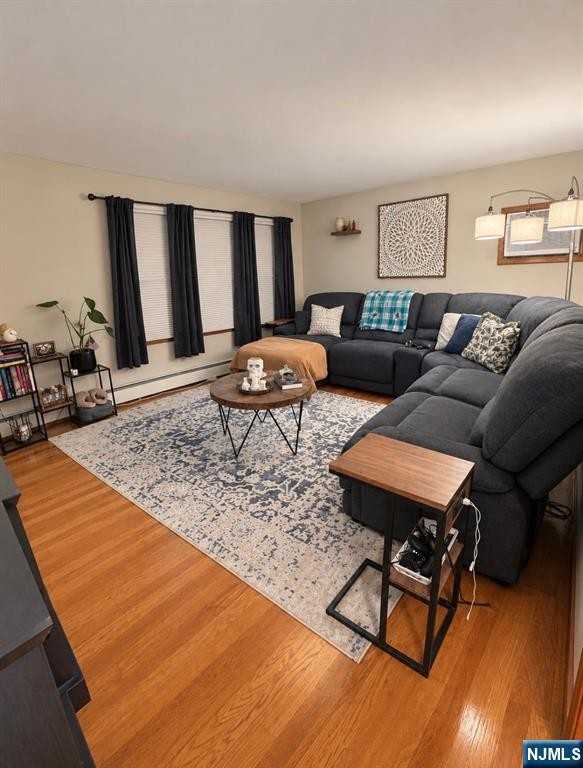 664 10th St - Photo 2 of 10
