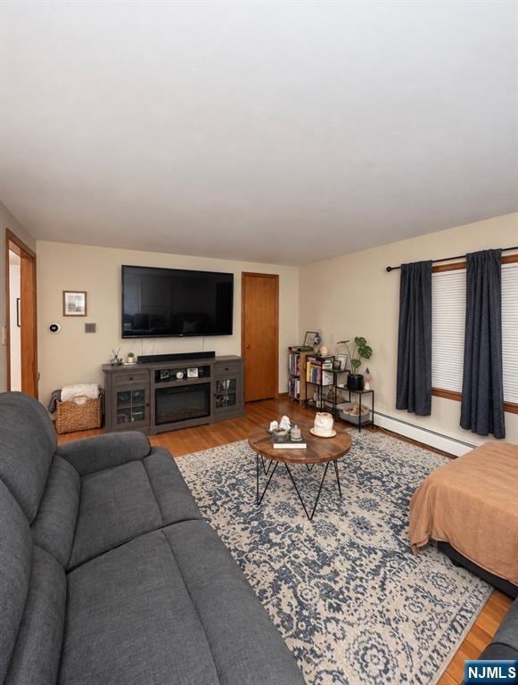 664 10th St - Photo 3 of 10
