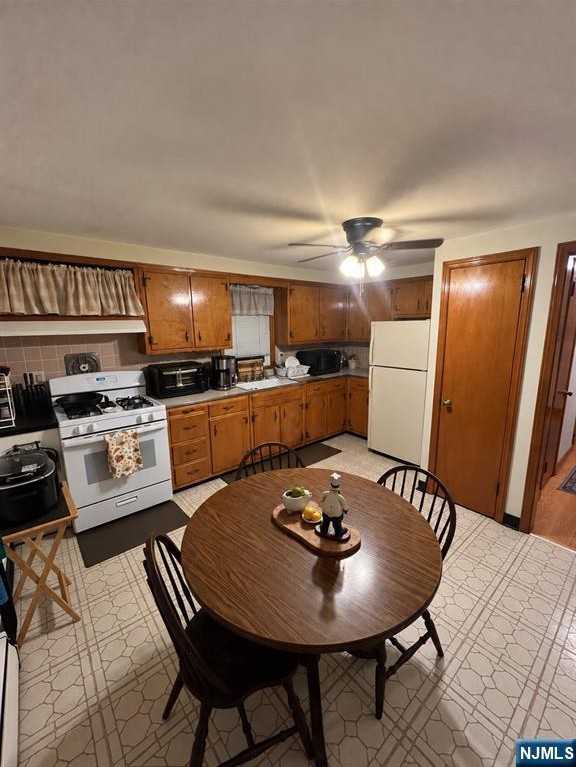 664 10th St - Photo 4 of 10