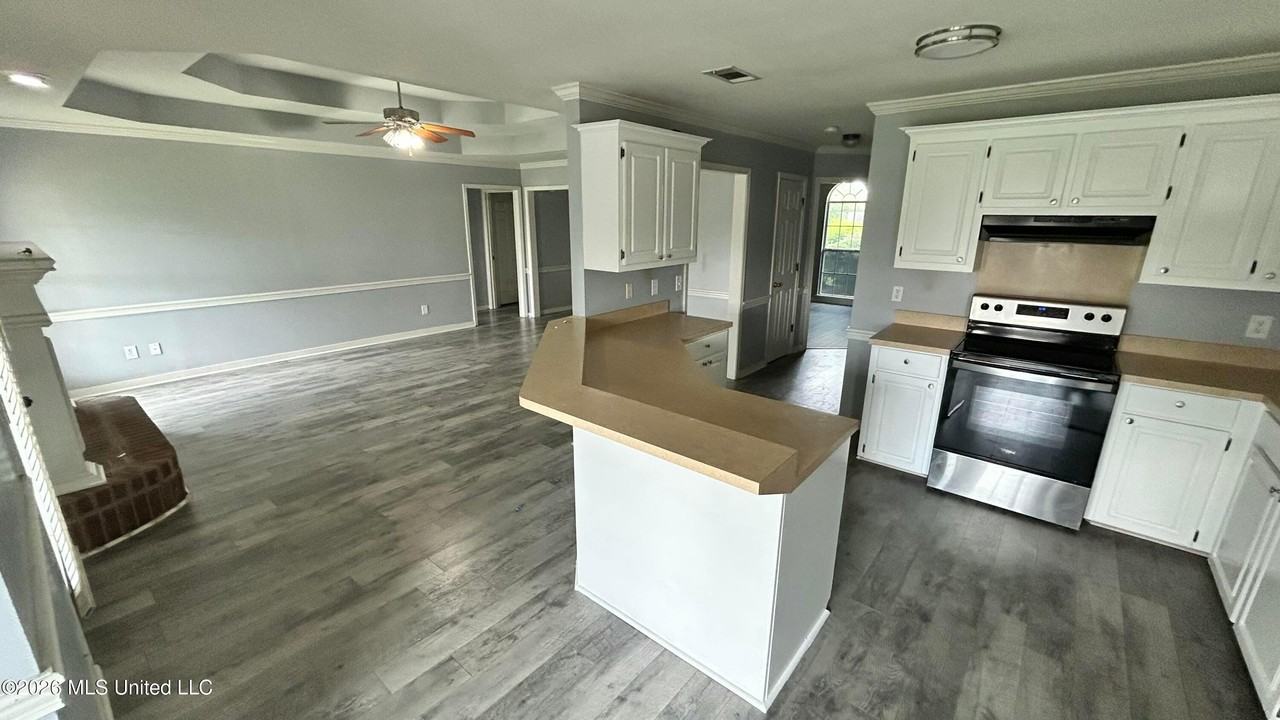 9927 Crooked Creek Cir - Photo 3 of 17