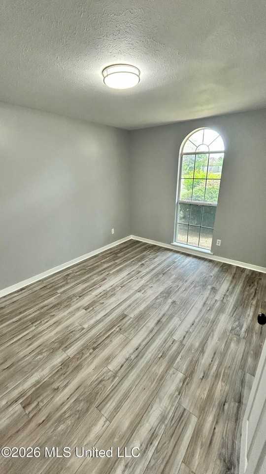 9927 Crooked Creek Cir - Photo 5 of 17