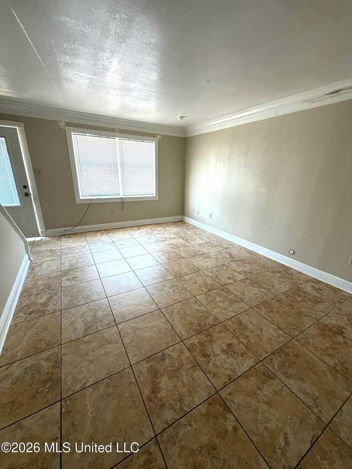 1701 18th Ave - Photo 2 of 9