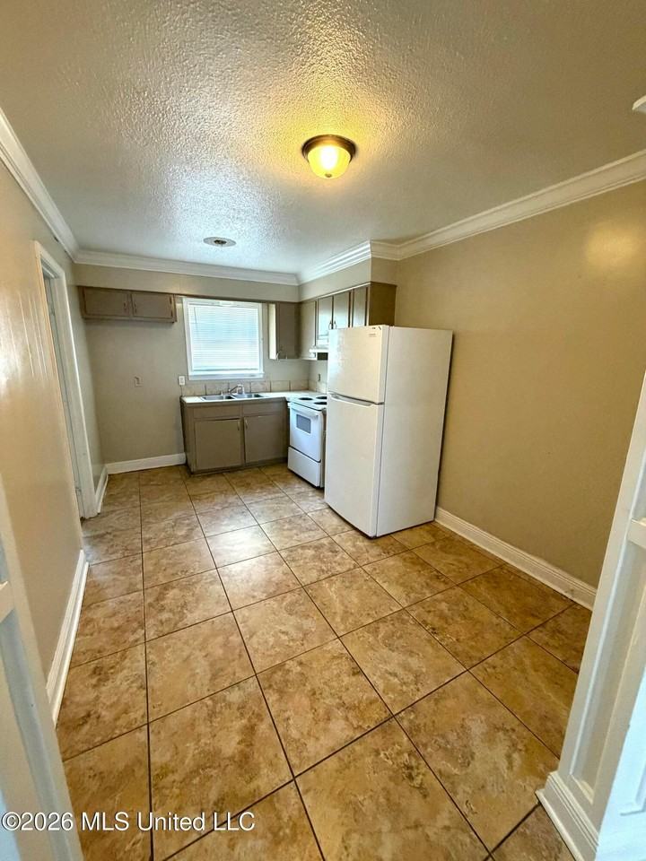 1701 18th Ave - Photo 4 of 9