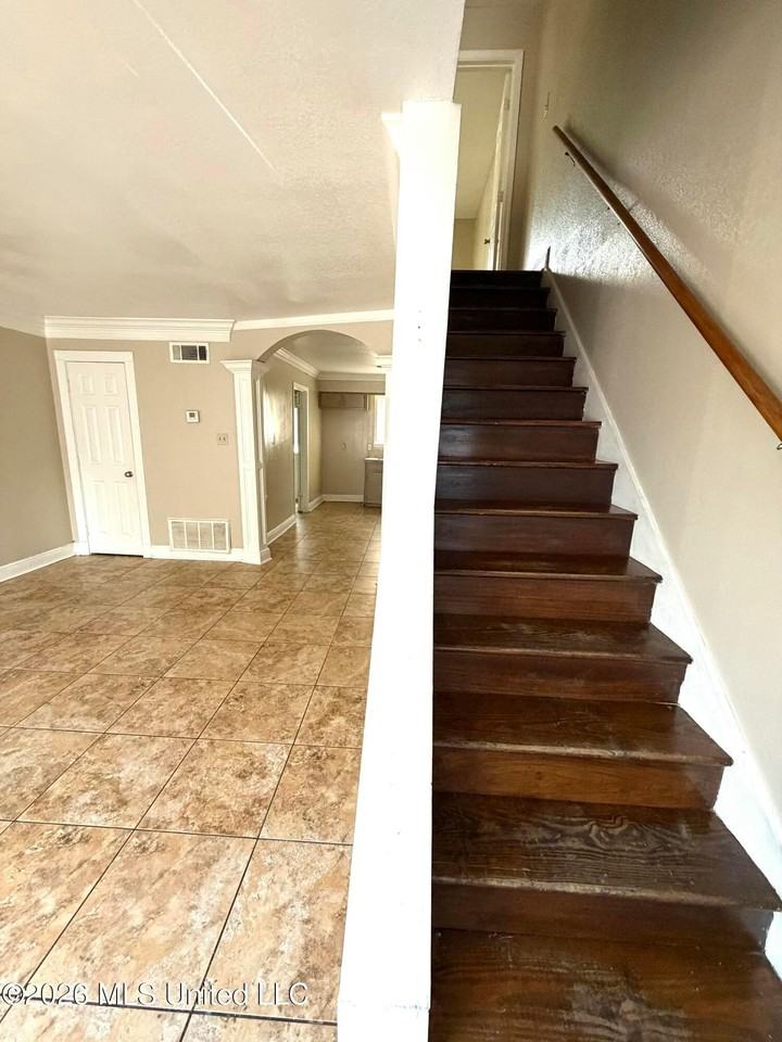 1701 18th Ave - Photo 5 of 9