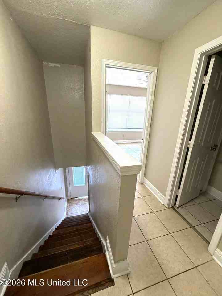 1701 18th Ave - Photo 6 of 9