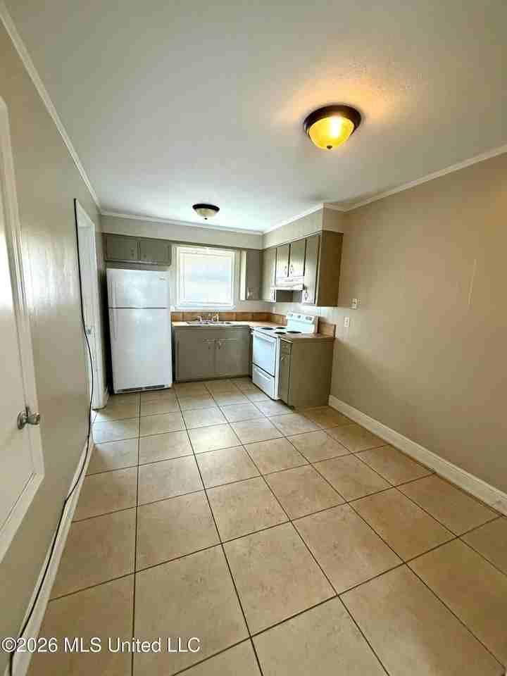 1705 18th Ave - Photo 3 of 11