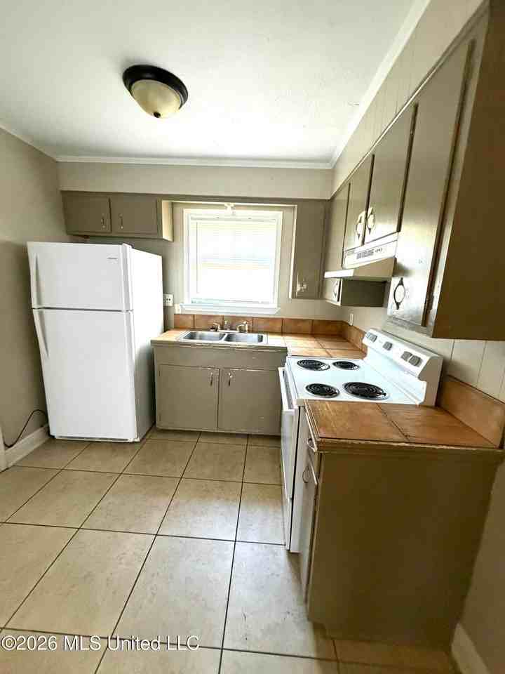 1705 18th Ave - Photo 4 of 11