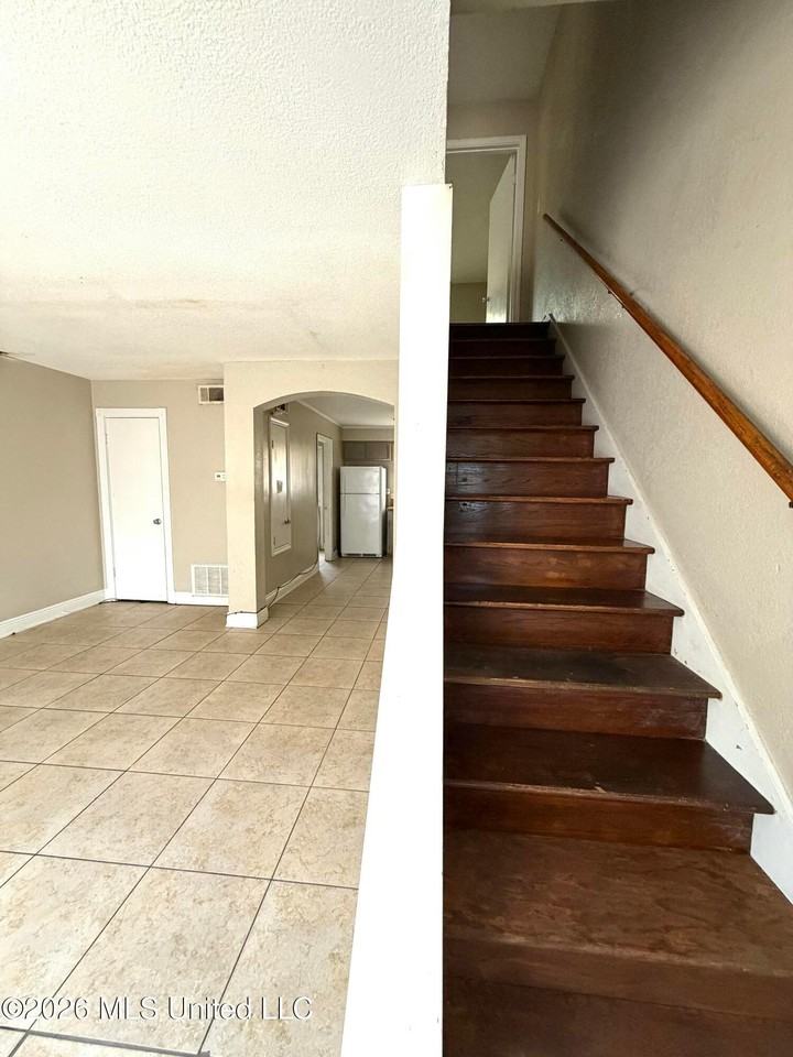 1705 18th Ave - Photo 5 of 11