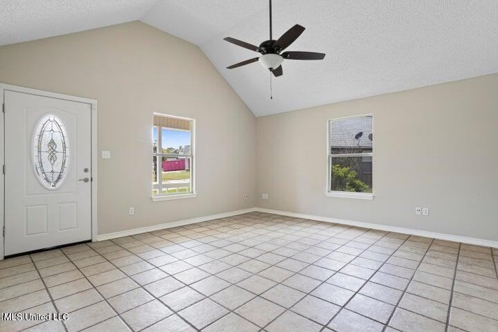 10249 Cottage Ct - Photo 3 of 18