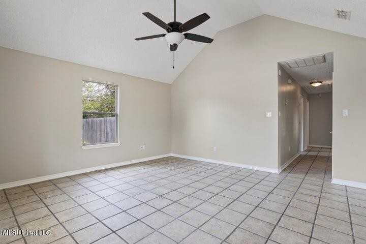 10249 Cottage Ct - Photo 4 of 18