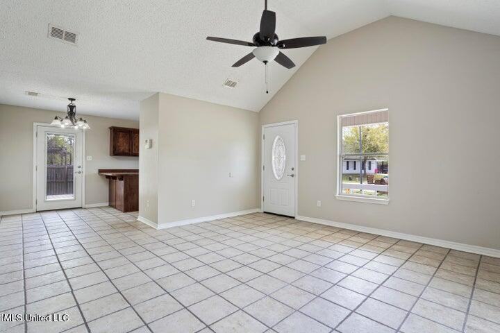 10249 Cottage Ct - Photo 5 of 18