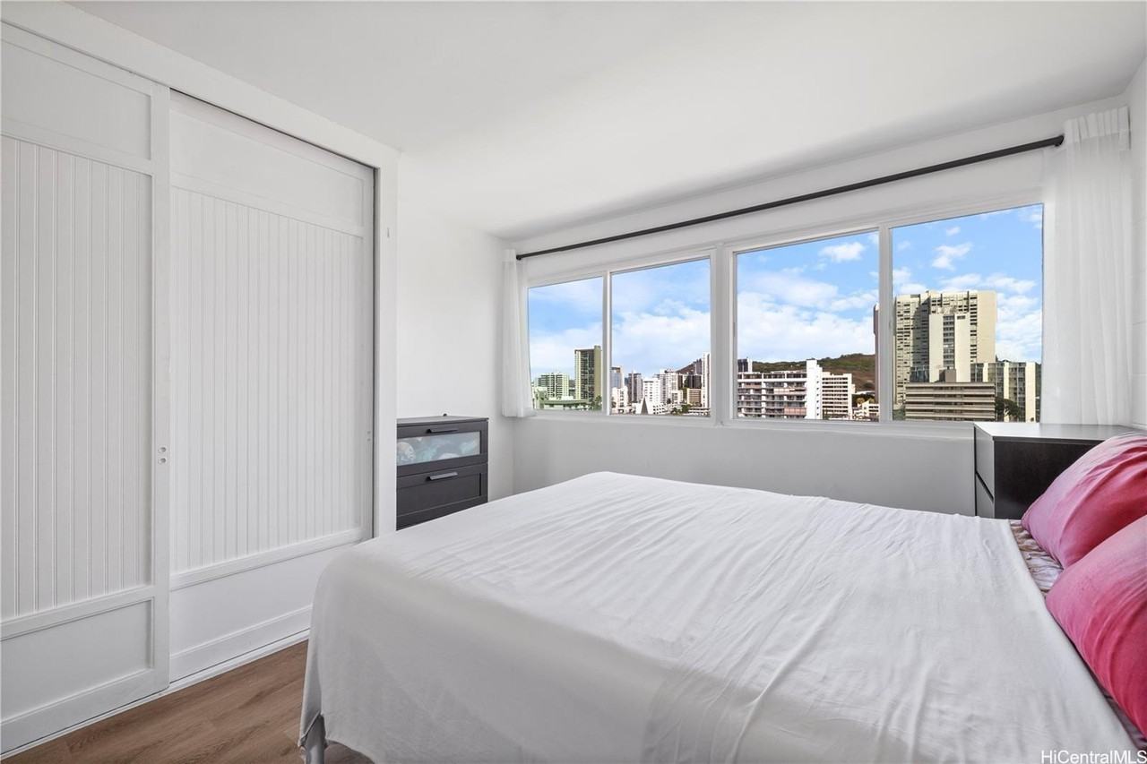 1710 Makiki St #1005 - Photo 3 of 21