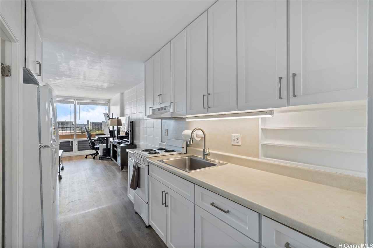 1710 Makiki St #1005 - Photo 4 of 21