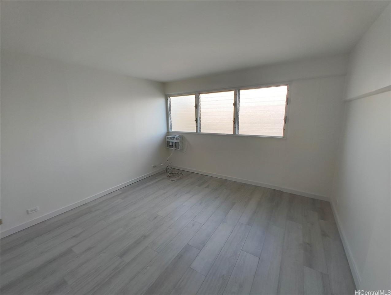 711 Kamuela Ave - Photo 2 of 6