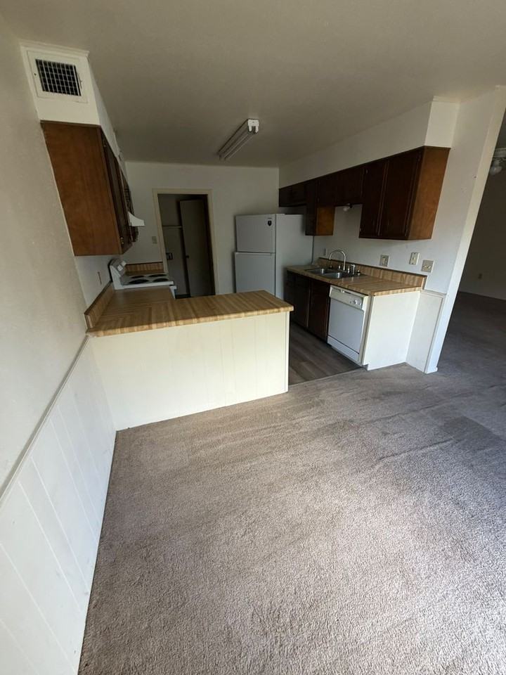 8565 Glen Meadow Ln - Photo 2 of 10