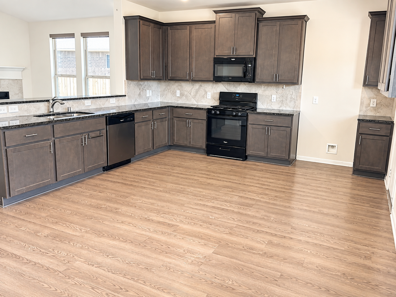 96 Jessica Dr - Photo 5 of 33