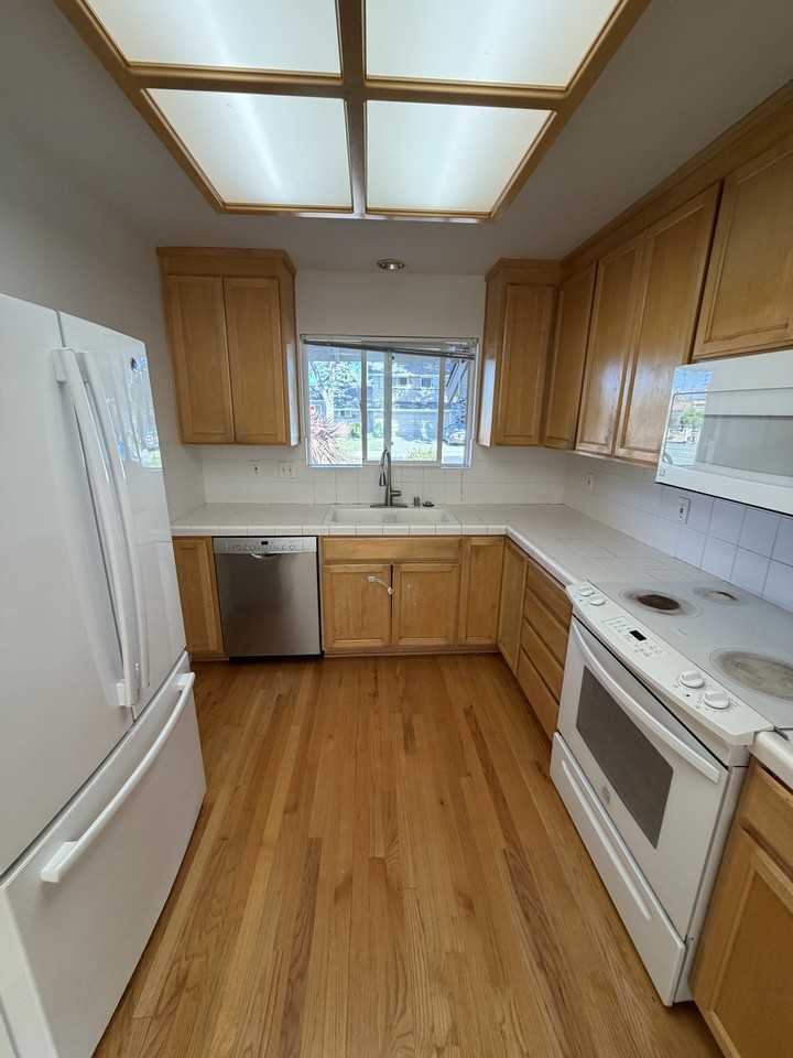 2000 Santa Cruz Ave #MAIN - Photo 4 of 12