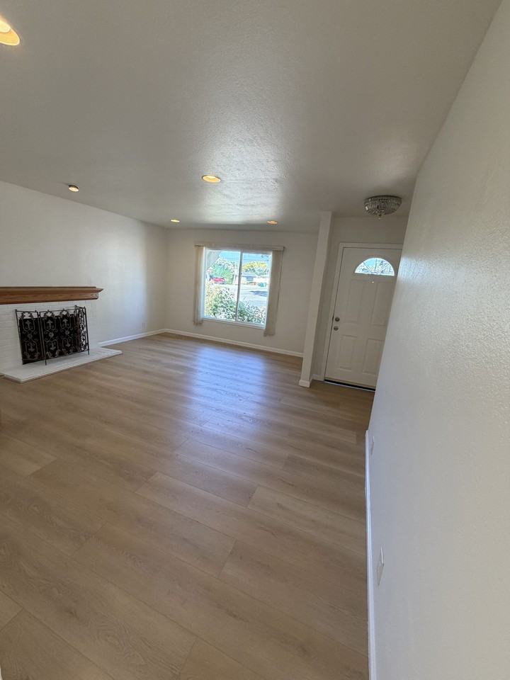 2000 Santa Cruz Ave #MAIN - Photo 6 of 12