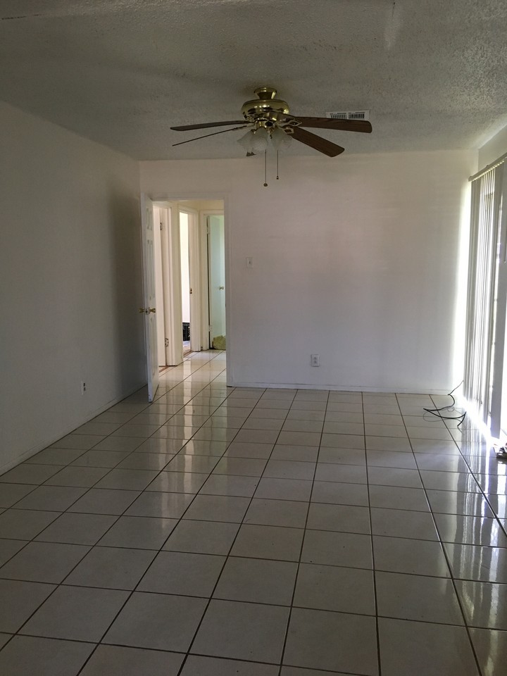 145 S Dexter Dr - Photo 4 of 11