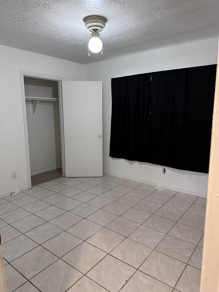 145 S Dexter Dr - Photo 5 of 11