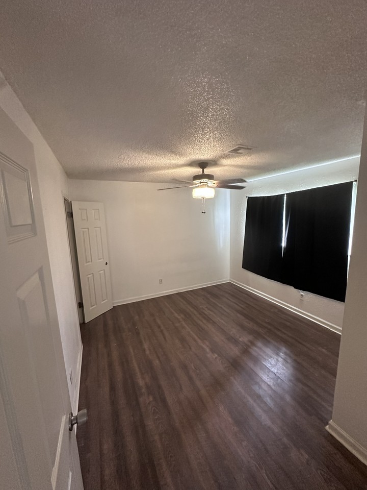 145 S Dexter Dr - Photo 6 of 11