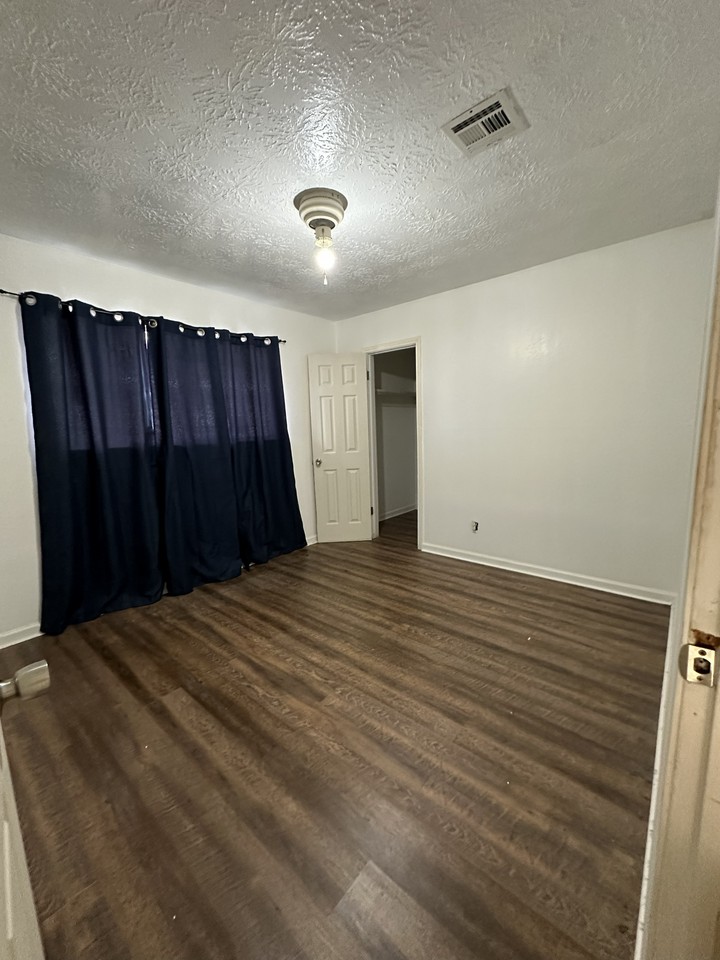 145 S Dexter Dr - Photo 7 of 11
