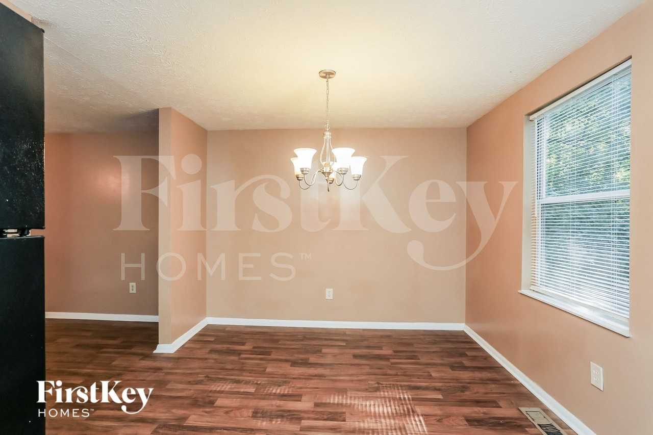 7624 Becker Ct - Photo 5 of 10