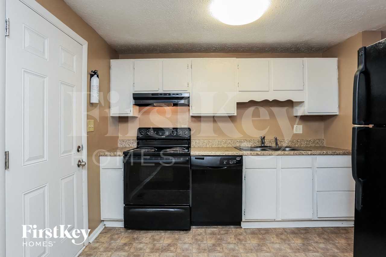 7624 Becker Ct - Photo 6 of 10