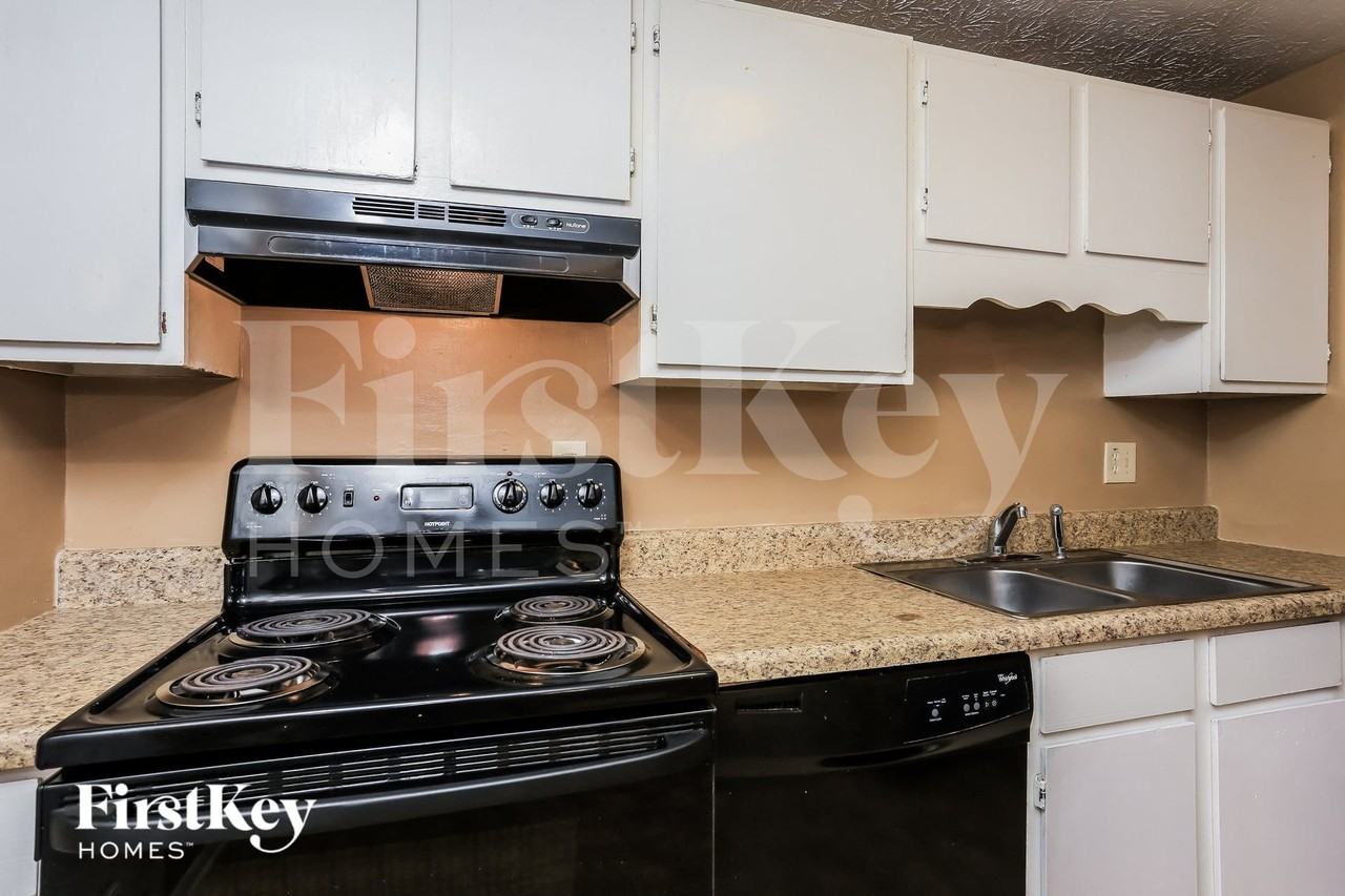 7624 Becker Ct - Photo 7 of 10