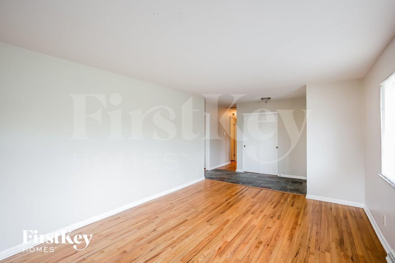 8215 E 10th St - Photo 3 of 15