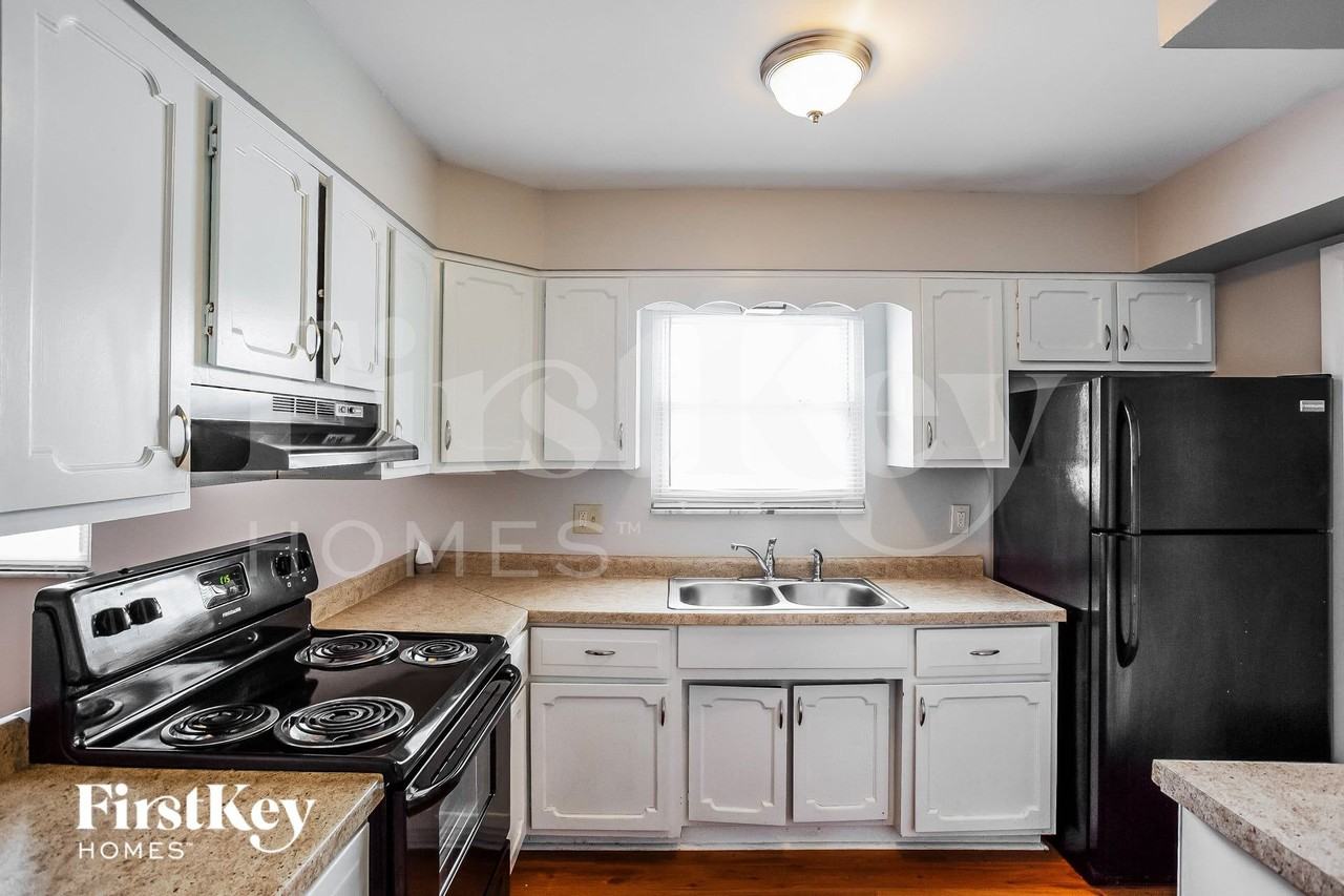 8215 E 10th St - Photo 5 of 15